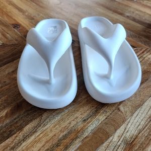 H&M Chunky White Flip Flops Platform Comfy size 7/8